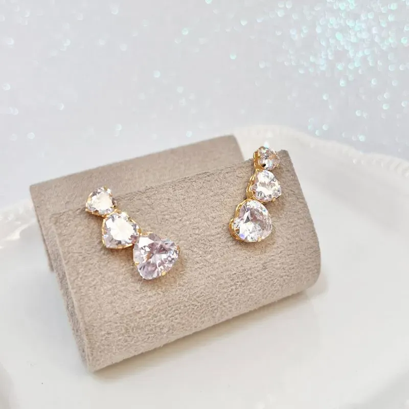 BRINCO EAR CUFF CORAÇÕES DE 3 TAMANHOS DIFERENTES