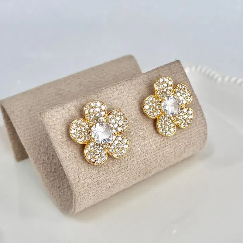 BRINCO FLOR CRAVEJADA