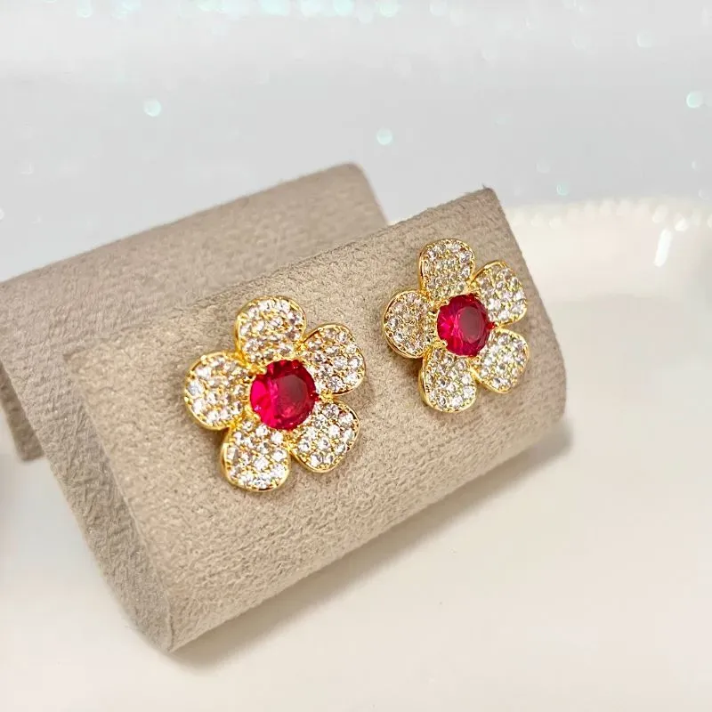 BRINCO FLOR MIOLO RUBI CRAVEJADA