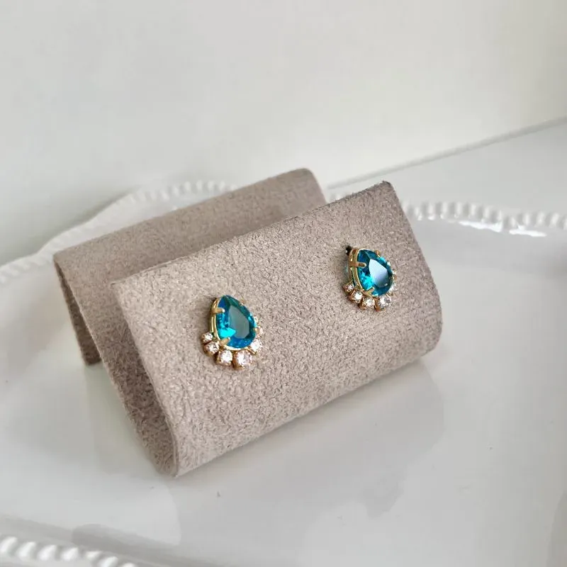 BRINCO GOTA AZUL COM DETALHES