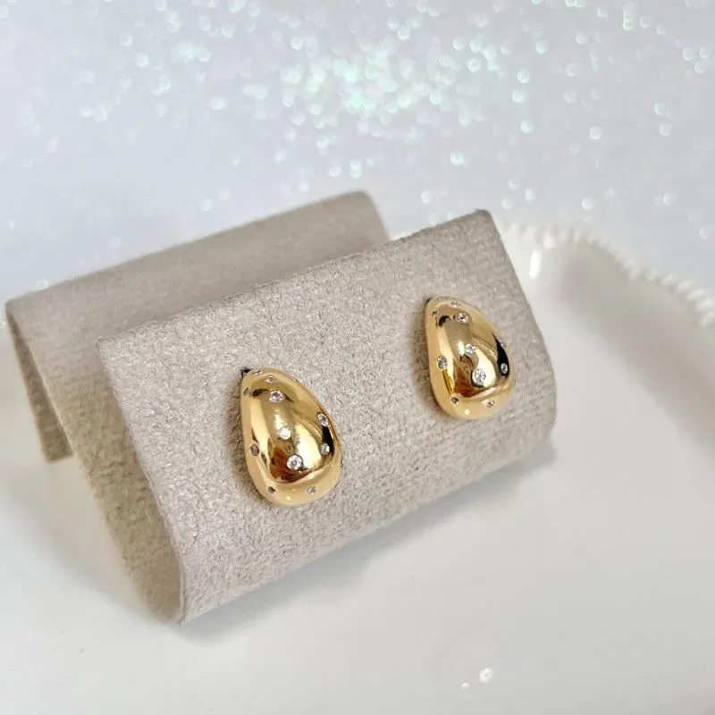 BRINCO GOTA COM PONTOS DE LUZ