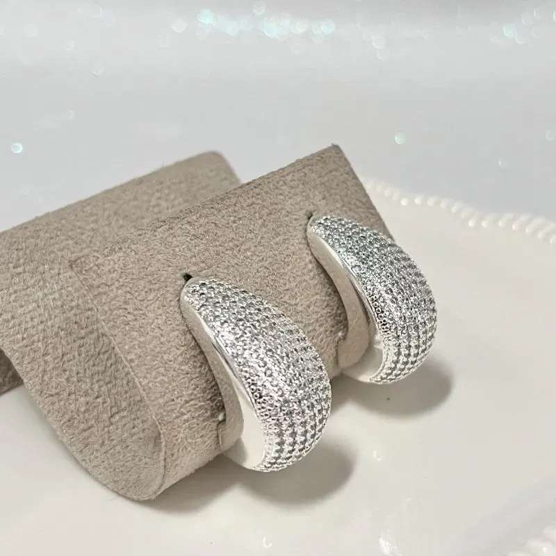 BRINCO GOTA MAXI CRAVEJADA