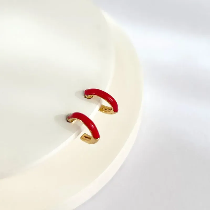 BRINCO MINI ARGOLA RESINADA VERMELHA