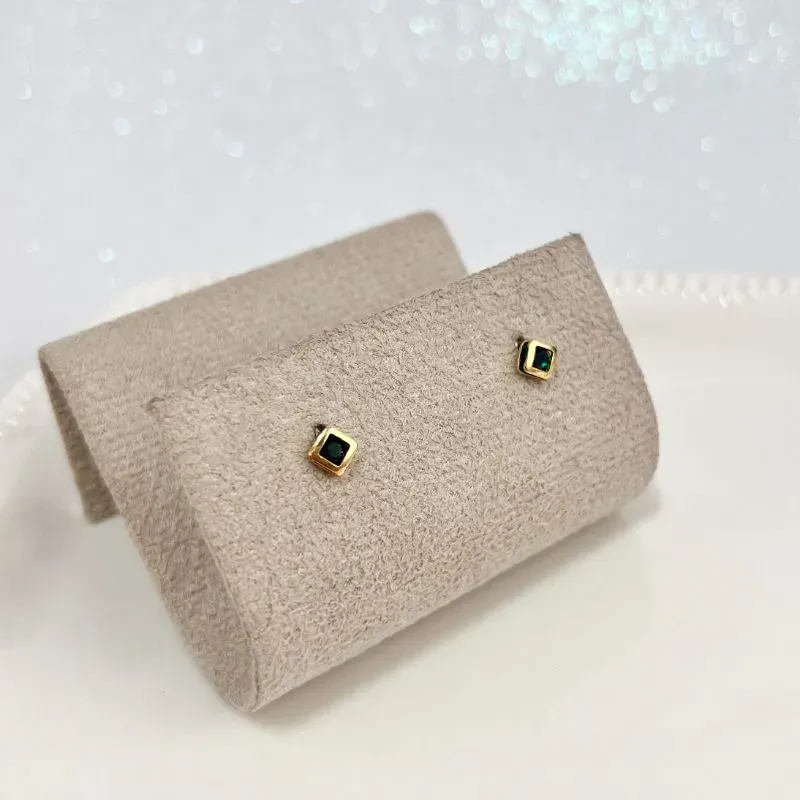 BRINCO MINI QUADRADO STRASS - VERDE ESMERALDA