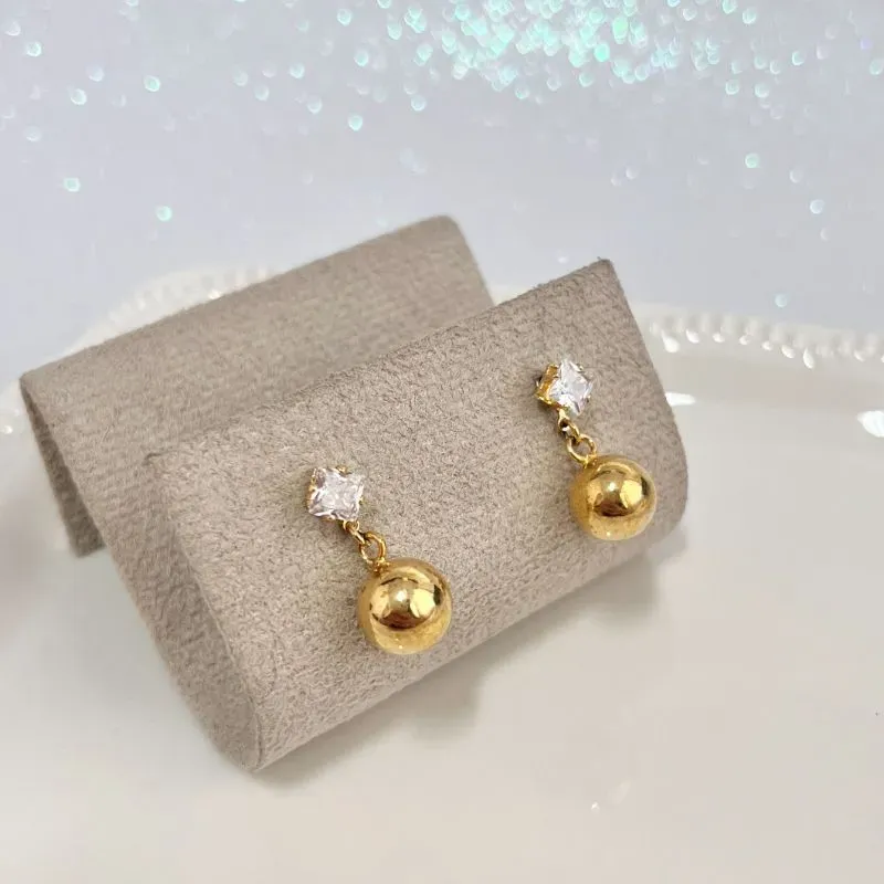 BRINCO PONTO DE LUZ QUADRADO COM BOLA PENDURADA