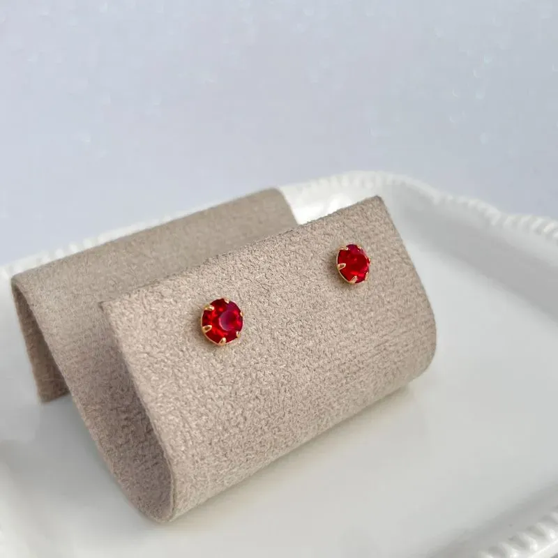 BRINCO PONTO DE LUZ STRASS 7MM - VERMELHO