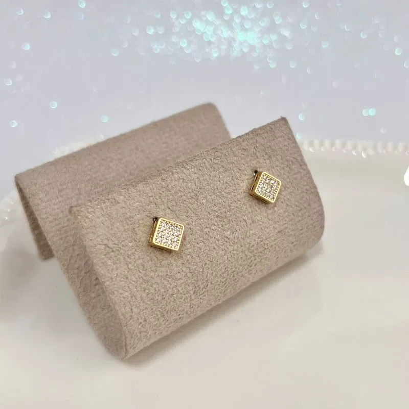 BRINCO QUADRADINHO CRAVEJADO