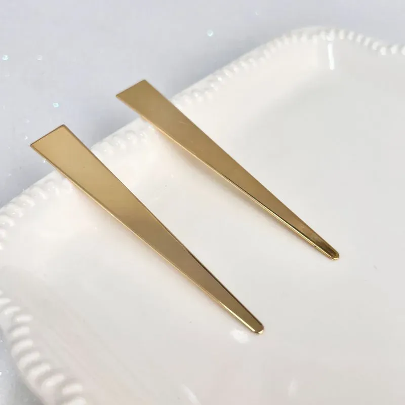 BRINCO TRIÂNGULO MINIMALISTA