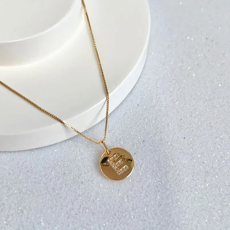 COLAR MINI MEDALHA DE LETRA - E