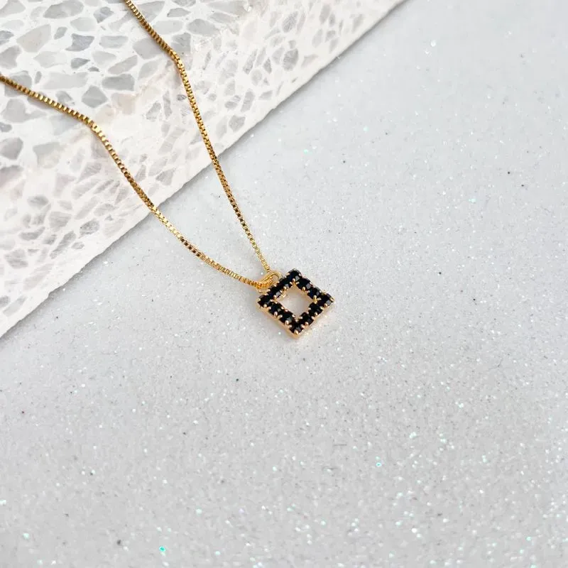 COLAR PINGENTE PEDRAS PRETA