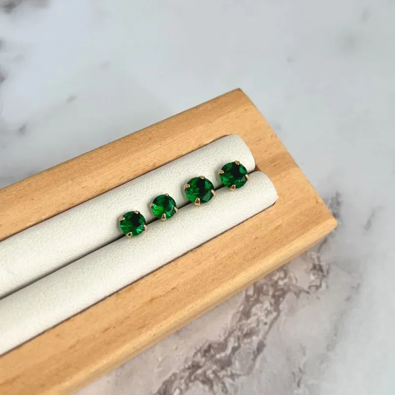 DUPLA DE BRINCOS PONTO DE LUZ VERDE ESMERALDA 5MM E 4MM