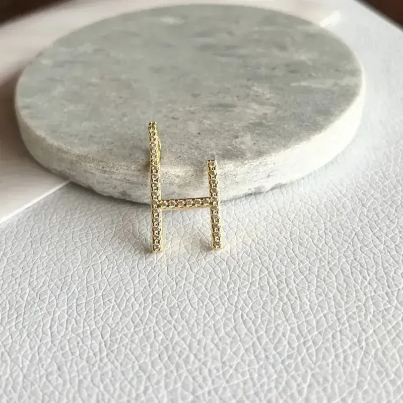 PINGENTE LETRA CRAVEJADA - H