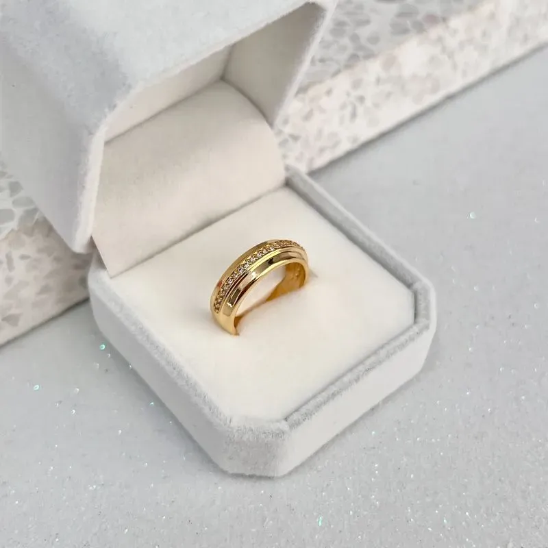 ANEL ALIANÇA MEIO FRIZO DE MICRO ZIRCONIA NO MEIO