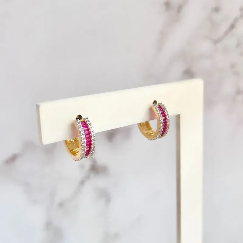 BRINCO ARGOLA ARTICULADA COM BAGUETES E MICRO ZIRCONIAS