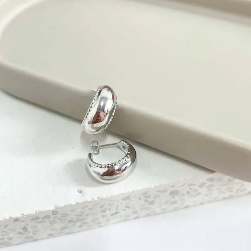 BRINCO ARGOLA LARGA COM ACABAMENTO NA BORDA