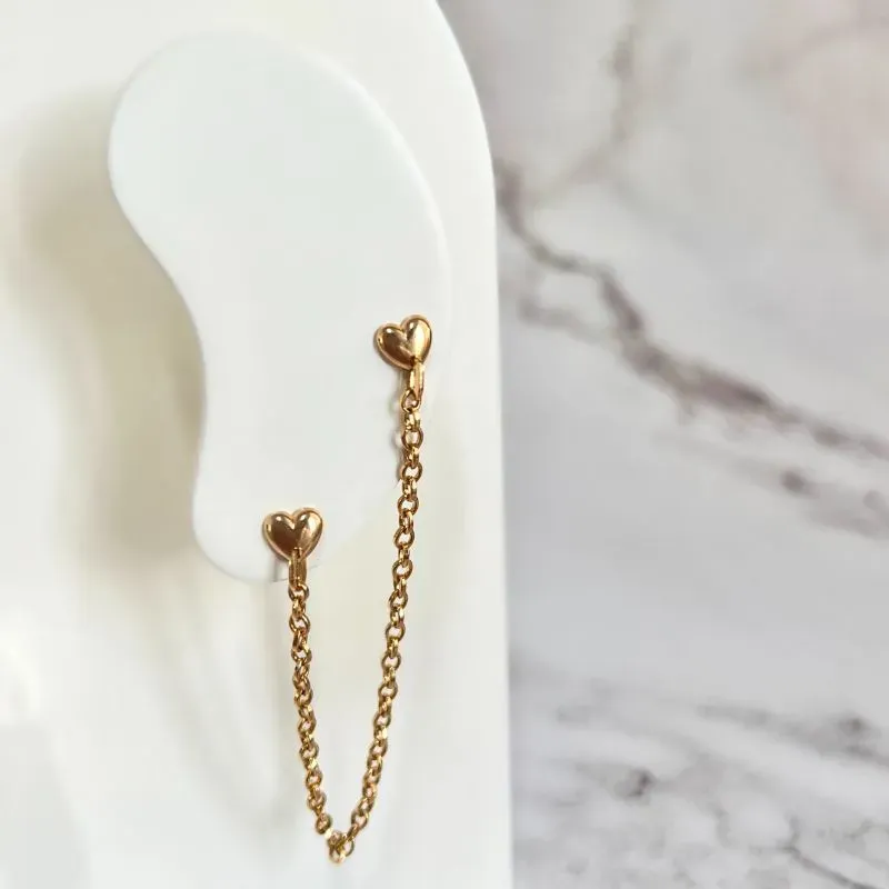 BRINCO EAR LINE CORAÇÃO COM CORRENTE PARA 2 FUROS