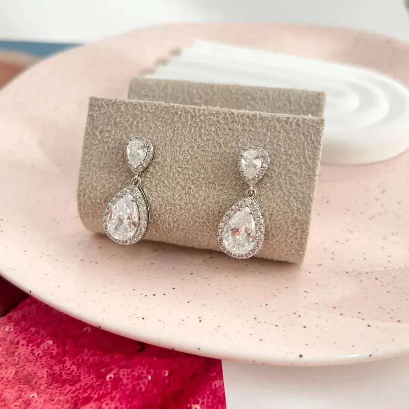 BRINCO FESTA/NOIVAS GOTAS