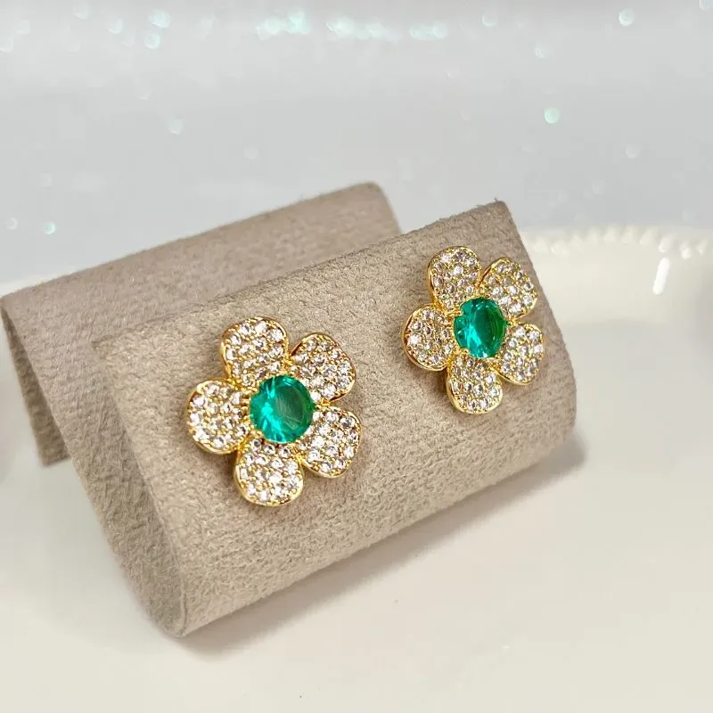 BRINCO FLOR MIOLO TURMALINA CRAVEJADA