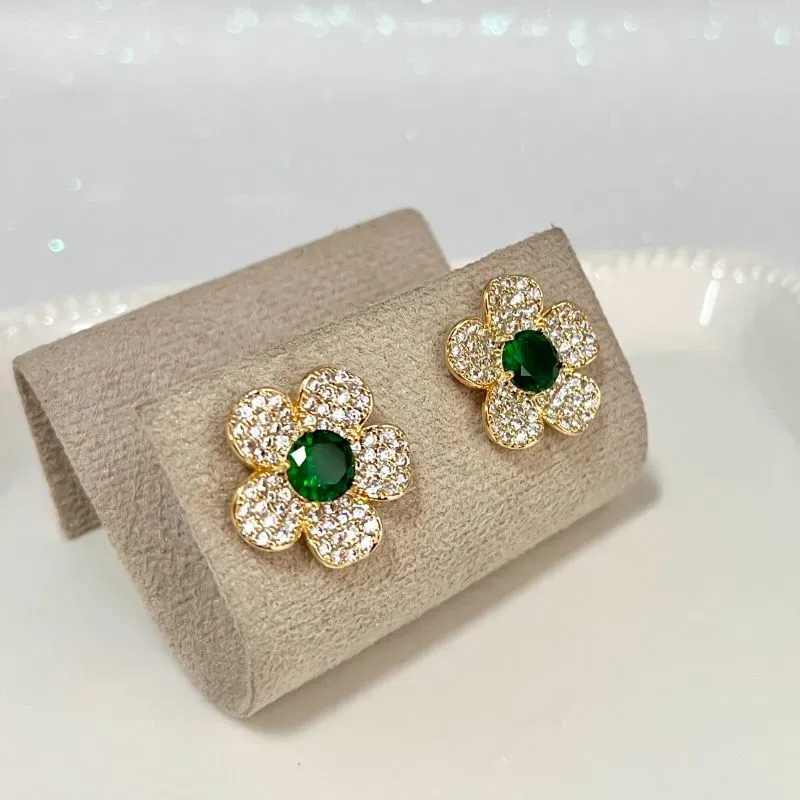 BRINCO FLOR MIOLO VERDE ESMERALDA CRAVEJADA