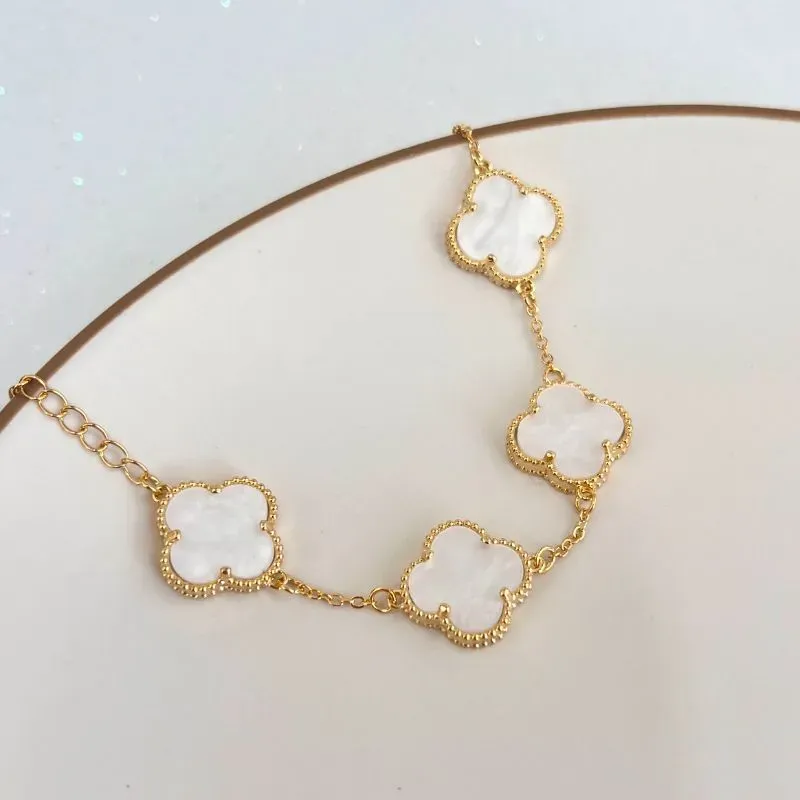 PULSEIRA 5 TREVOS EM MADRE PÉROLA BRANCA