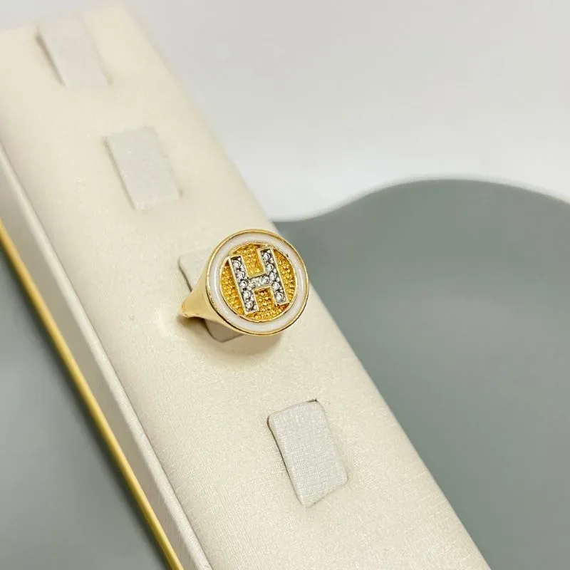 ANEL DEDINHO LETRA RESINA - H