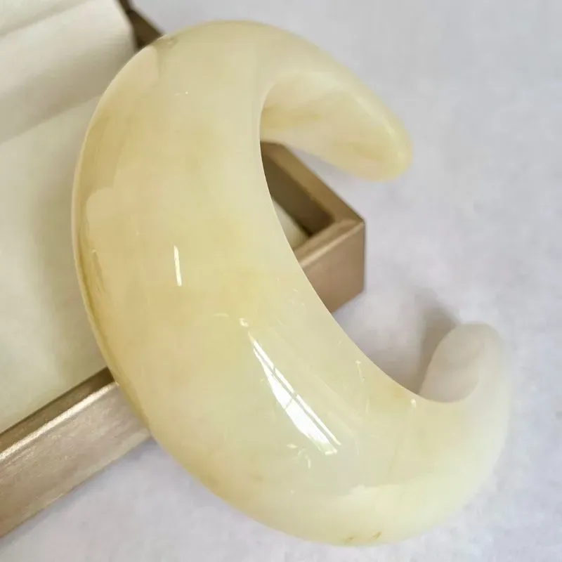 BRACELETE ABERTO ACRÍLICO BEGE