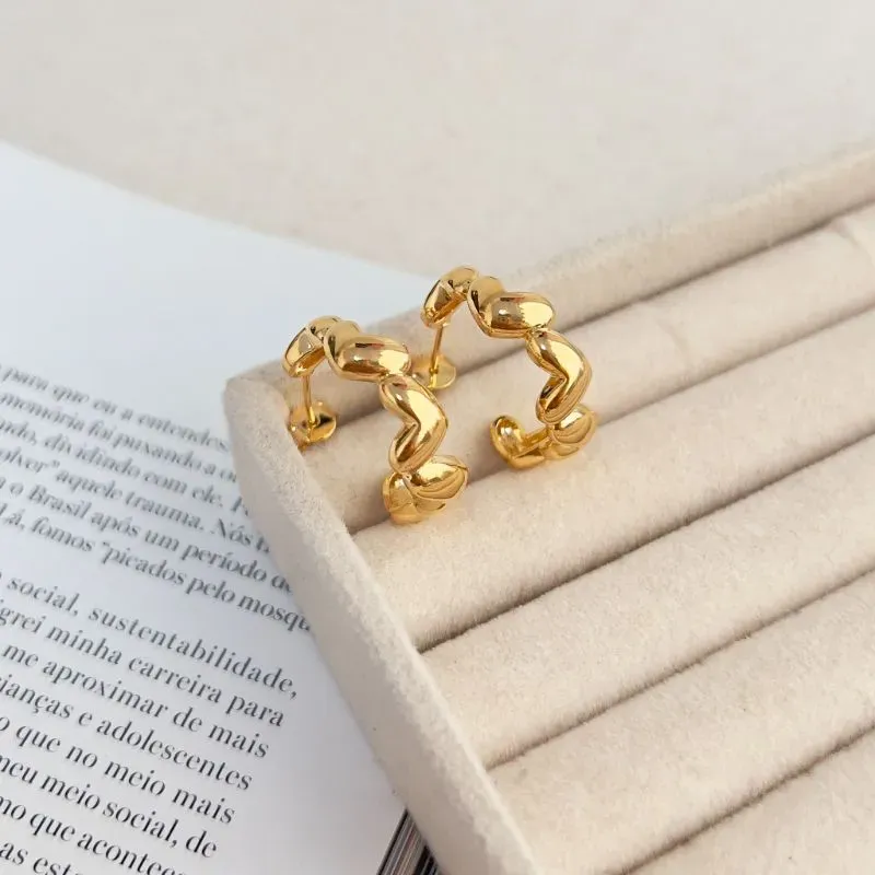 BRINCO ARGOLA 5 CORAÇÕES LISOS