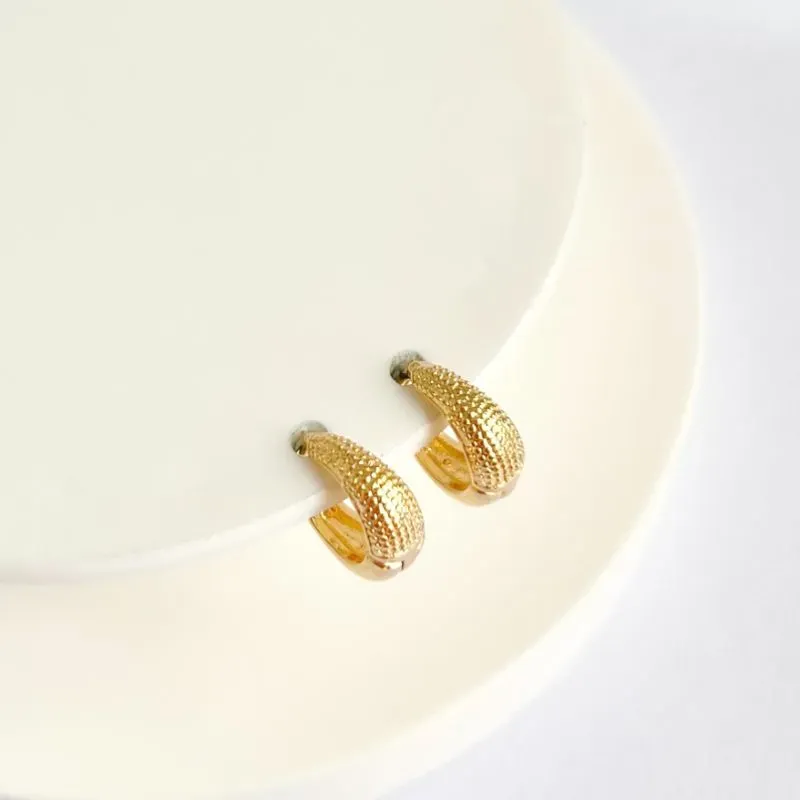 BRINCO ARGOLA FORMATO GOTA 1,2CM