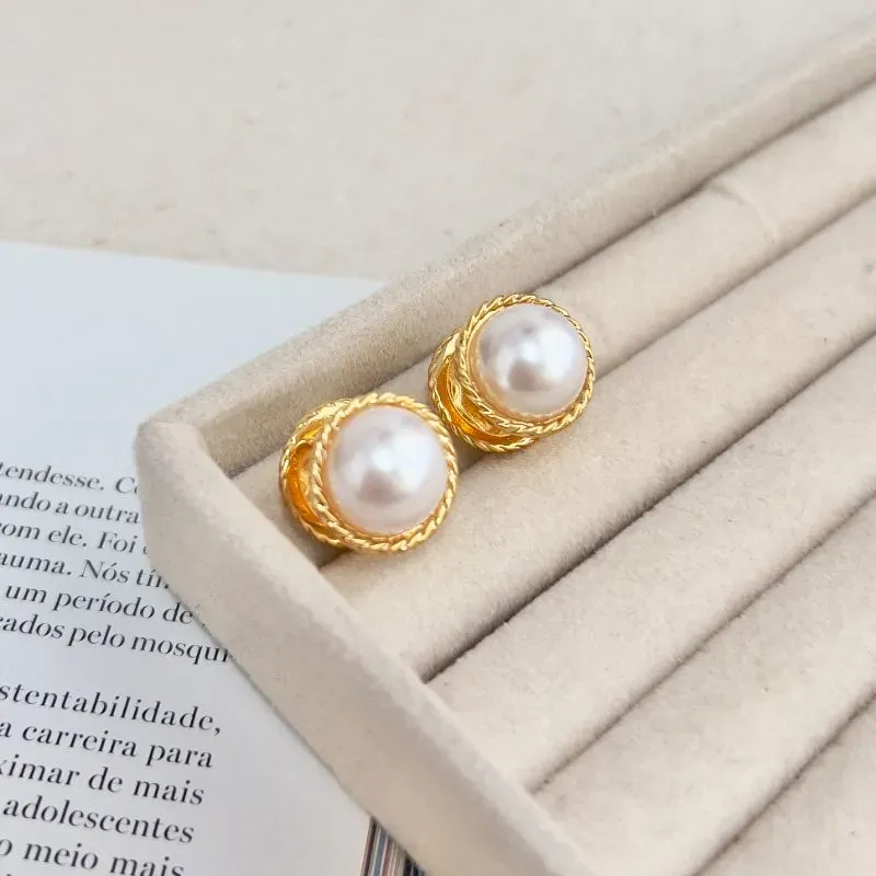 BRINCO ARGOLA MEIA PÉROLA