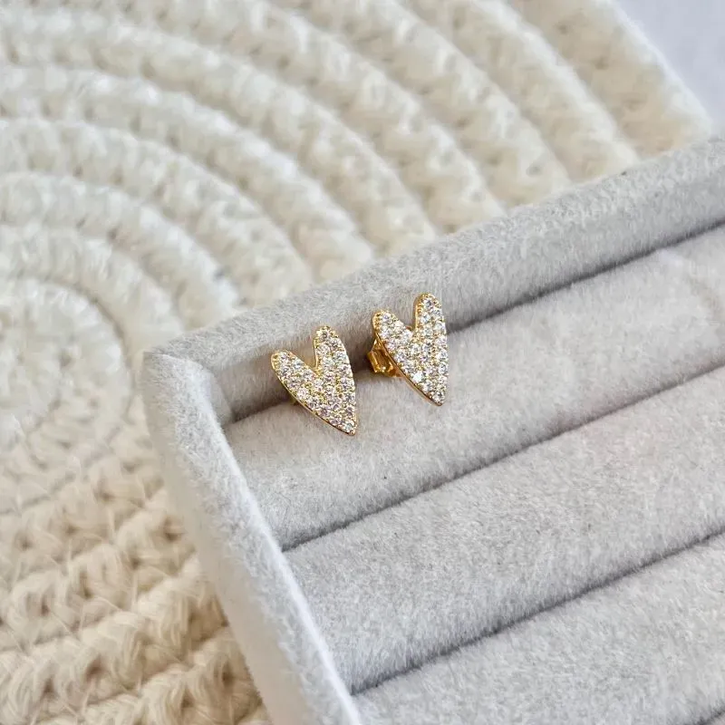 BRINCO CORAÇÃO ALONGADO CRAVEJADO