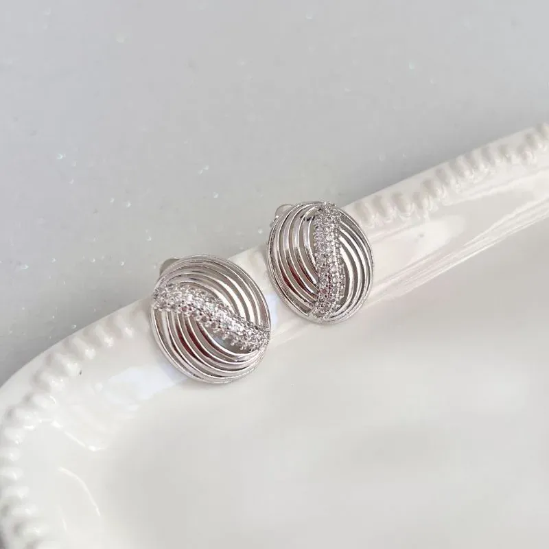 BRINCO OVAL FRISOS COM MICRO ZIRCONIA