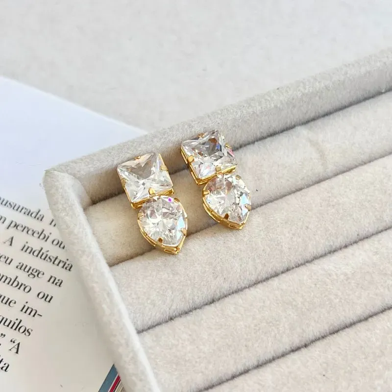 BRINCO PEDRA GOTA E QUADRADA