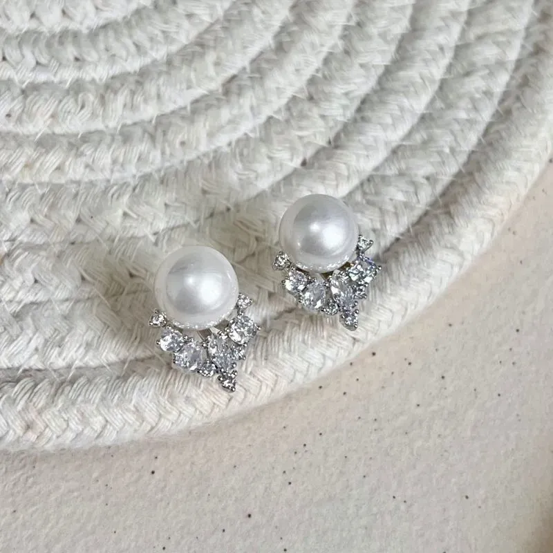 BRINCO PÉROLA SHELL E PEDRARIA