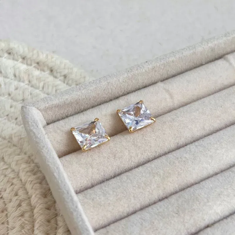 BRINCO PONTO DE LUZ QUADRADO 10MM