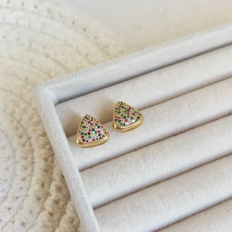 BRINCO TRIÂNGULO MICRO ZIRCONIA COLORIDO