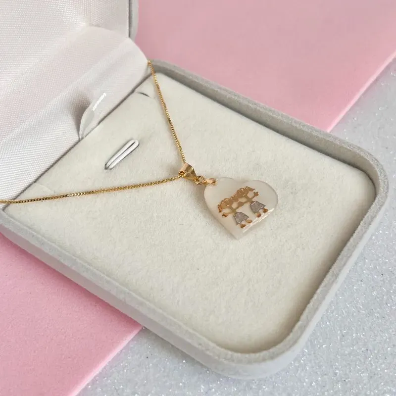 COLAR PINGENTE CORAÇÃO PEQUENO EM ACRÍLICO - 2 MENINAS