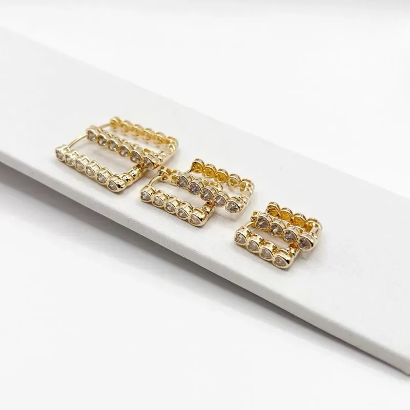 TRIO BRINCOS ARGOLA QUADRADA COM CORAÇÕES DE PEDRAS CRISTAL