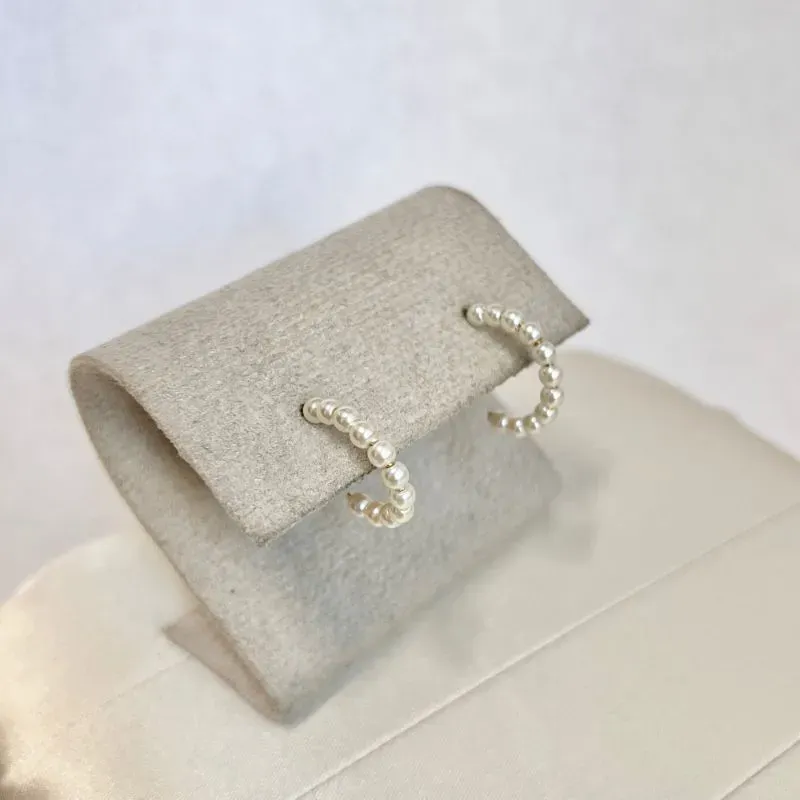 BRINCO ARGOLA 2CM DE PÉROLAS