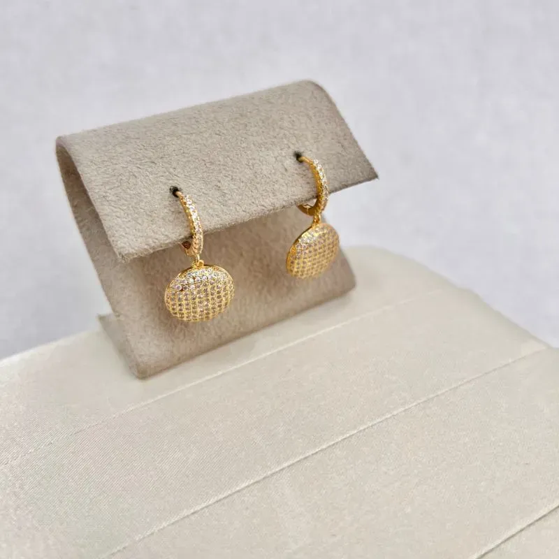 BRINCO ARGOLA CLICK COM PINGENTE DE CÍRCULO CRAVEJADO