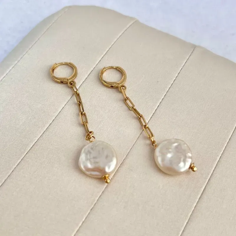 BRINCO ARGOLA CLICK IMITAÇÃO DE PÉROLA E CARTIER