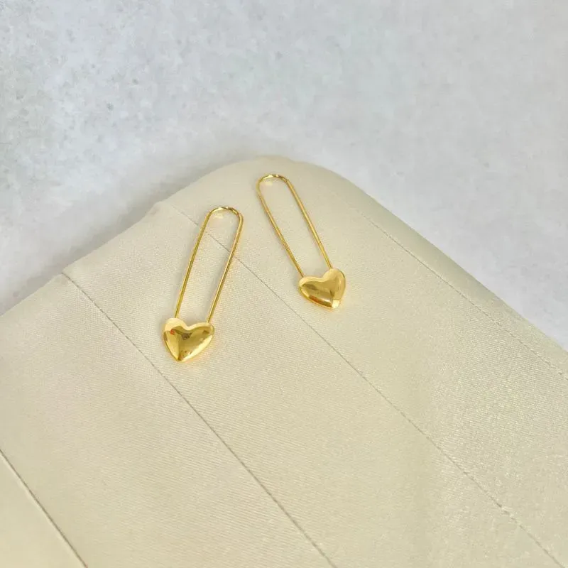 BRINCO ARGOLA COM CORAÇÃO NA PONTA