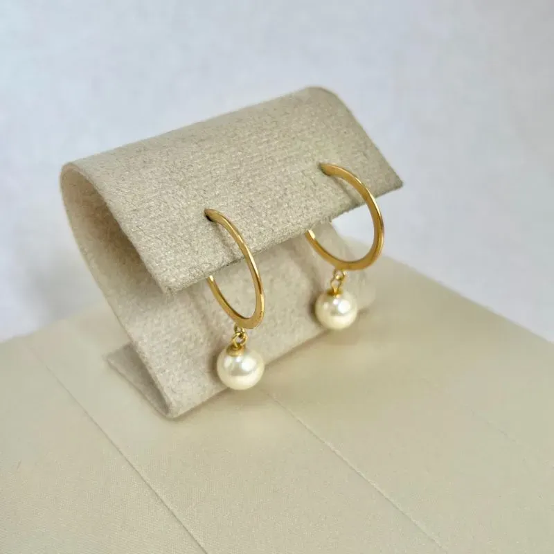 BRINCO ARGOLA COM PÉROLA PENDURADA