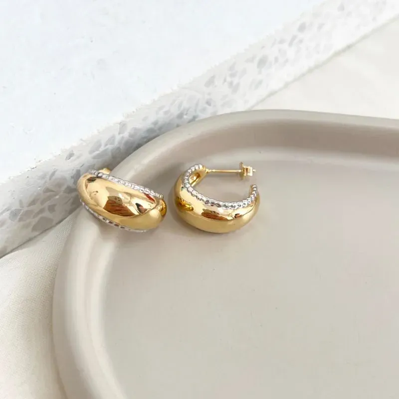 BRINCO ARGOLA LARGA COM ACABAMENTO NA BORDA