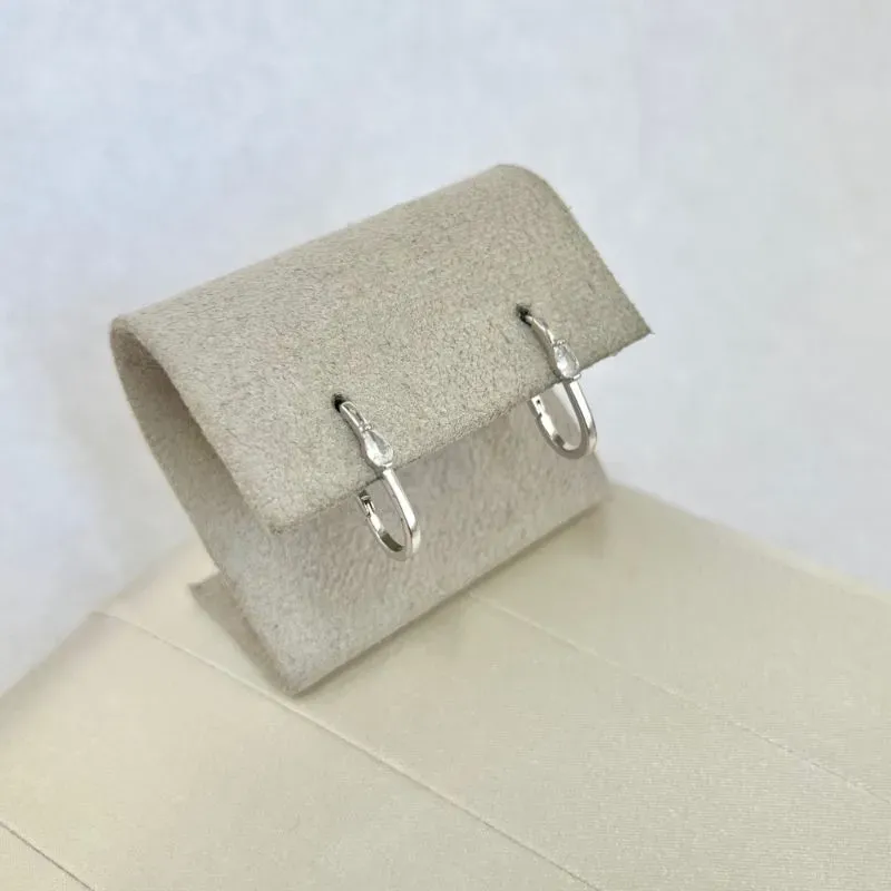 BRINCO ARGOLA OVAL COM 1 ZIRCONIA GOTA