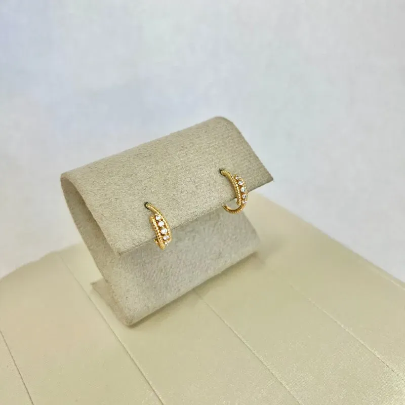 BRINCO ARGOLA PINO COM PEDRINHAS DE ZIRCONIA