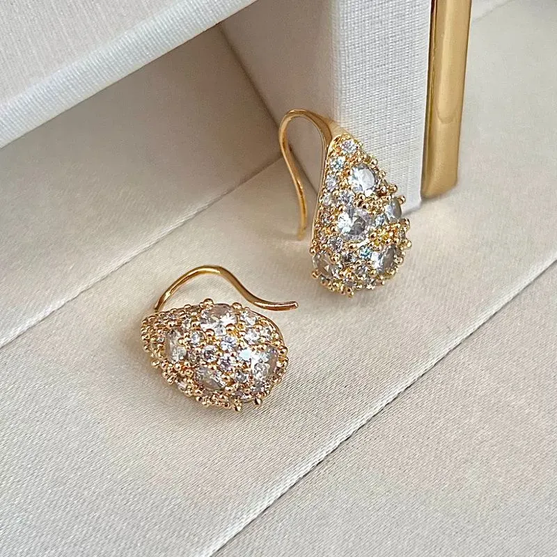 BRINCO GANCHO GOTA PEDRARIA