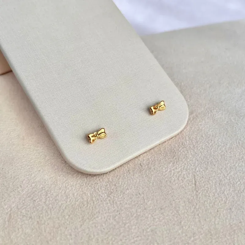 BRINCO LAÇO COM TARRAXA BABY