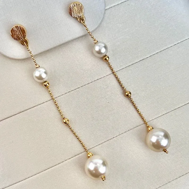 BRINCO LONGO PÉROLAS DE 2 TAMANHOS