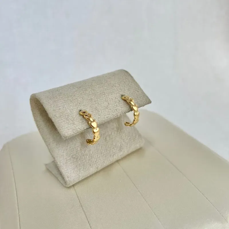 BRINCO MEIA ARGOLA CORAÇÕES