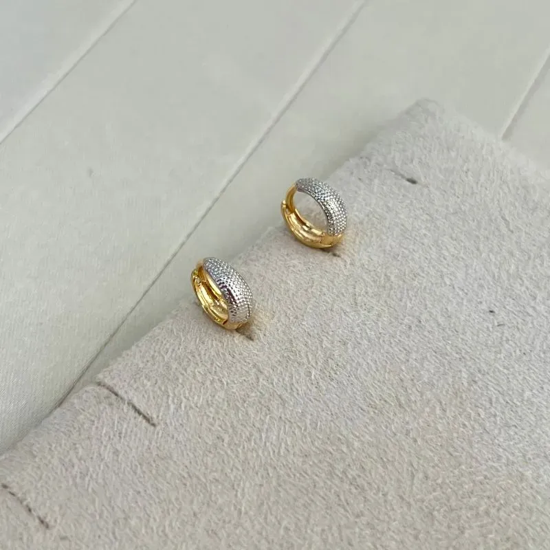 BRINCO MINI ARGOLA GOTA TRABALHA APENAS NA FRENTE